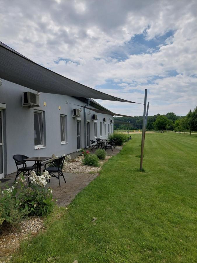 Hédervári Lovas Vendégház Extérieur photo